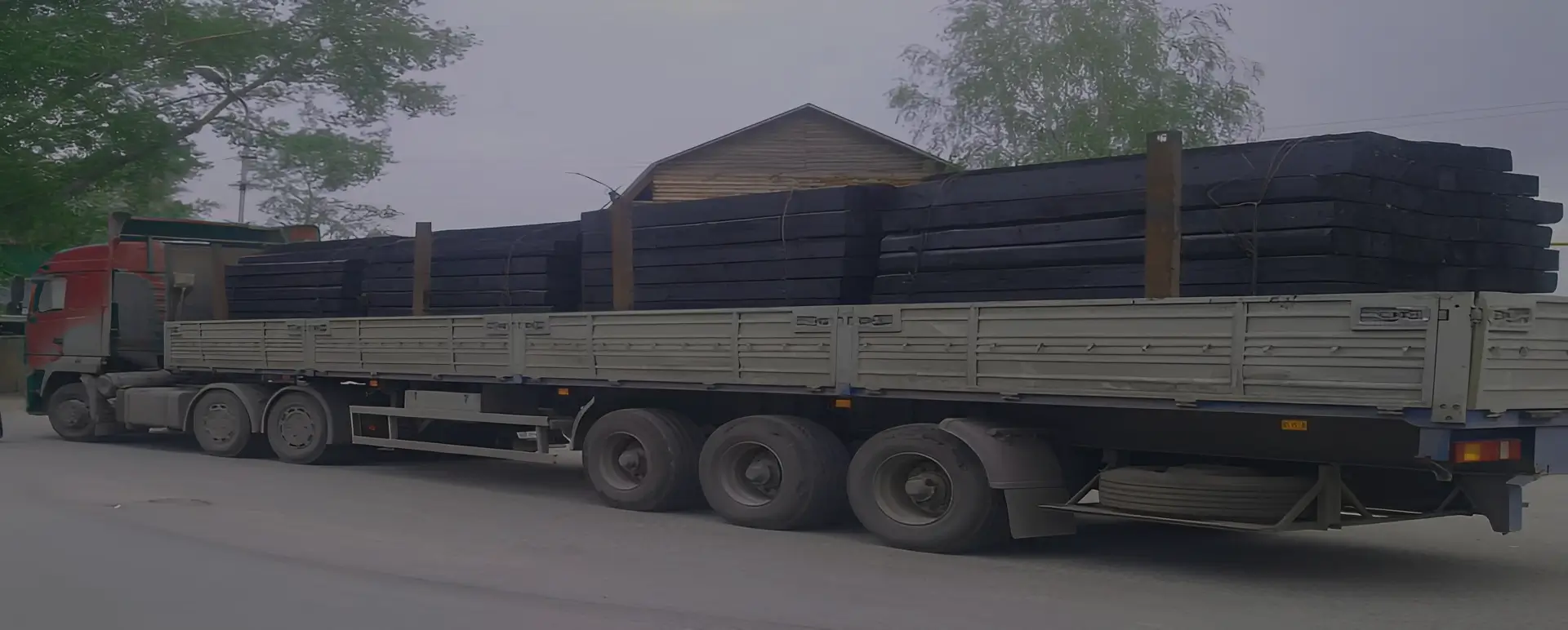 Сервис от транспортной компании по доставке шпал по России из Кирова автотранспортом